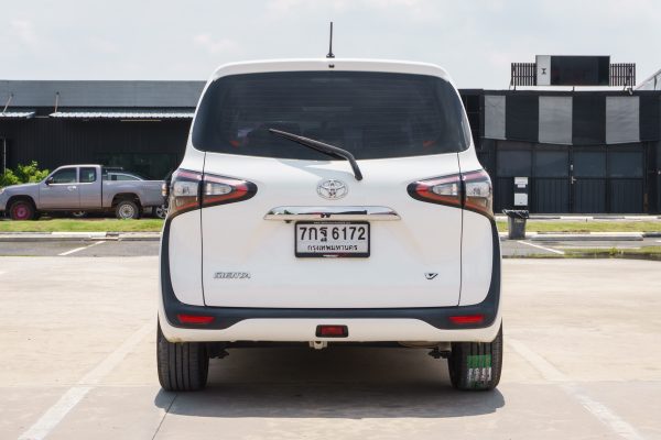 TOYOTA SIENTA 1.5 V AT 2017 จด 2018 - Image 9