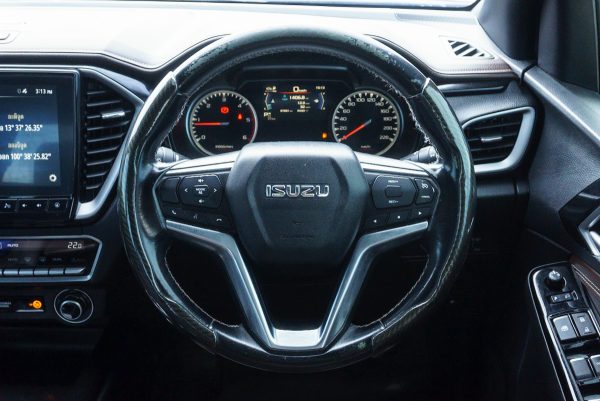 ISUZU D-MAX CAB 4 3.0 VCROSS M 4WD AT 2021 - Image 18