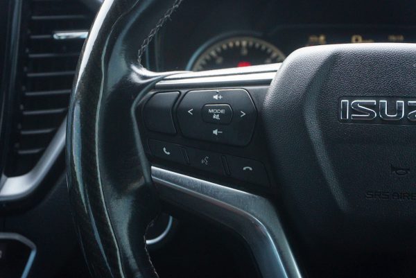 ISUZU D-MAX CAB 4 3.0 VCROSS M 4WD AT 2021 - Image 19