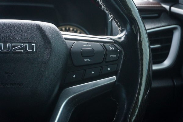 ISUZU D-MAX CAB 4 3.0 VCROSS M 4WD AT 2021 - Image 20