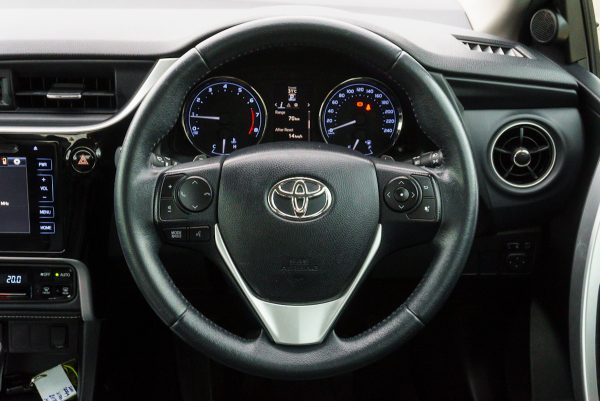 TOYOTA ALTIS 1.8 ESPORT OPTION AT 2019 - Image 18