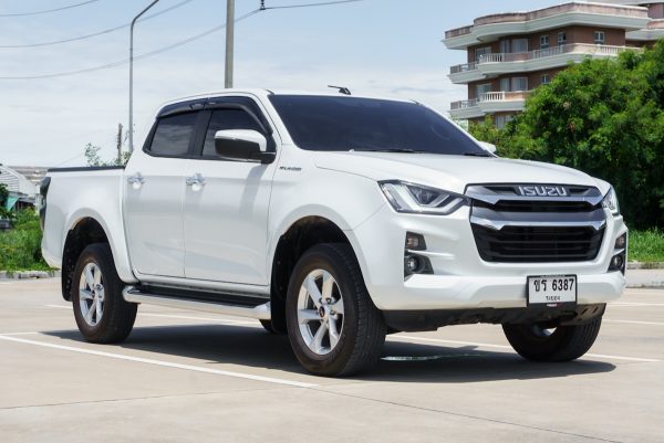 ISUZU D-MAX CAB 4 HI-LANDER 1.9 L DA MT 2023 - Image 5