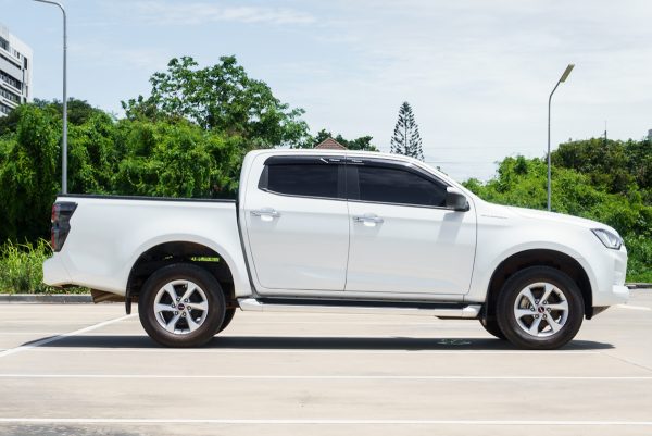 ISUZU D-MAX CAB 4 HI-LANDER 1.9 L DA MT 2023 - Image 6