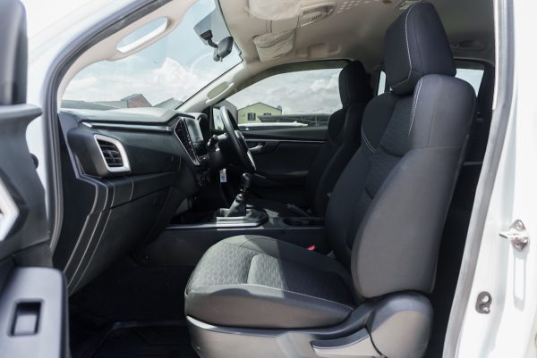 ISUZU D-MAX CAB 4 HI-LANDER 1.9 L DA MT 2023 - Image 14