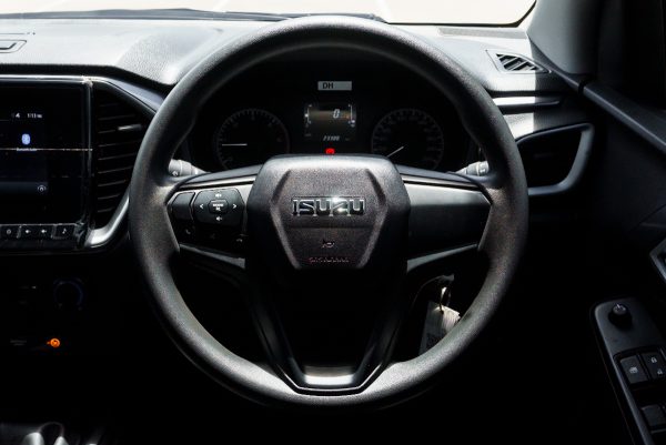 ISUZU D-MAX CAB 4 HI-LANDER 1.9 L DA MT 2023 - Image 17