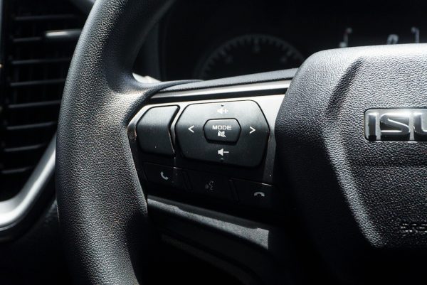 ISUZU D-MAX CAB 4 HI-LANDER 1.9 L DA MT 2023 - Image 18