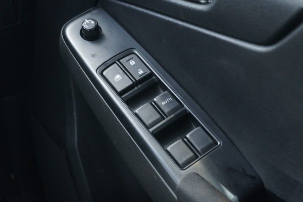 ISUZU D-MAX CAB 4 HI-LANDER 1.9 L DA MT 2023 - Image 19