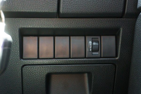 ISUZU D-MAX CAB 4 HI-LANDER 1.9 L DA MT 2023 - Image 20
