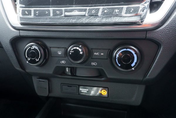 ISUZU D-MAX CAB 4 HI-LANDER 1.9 L DA MT 2023 - Image 24