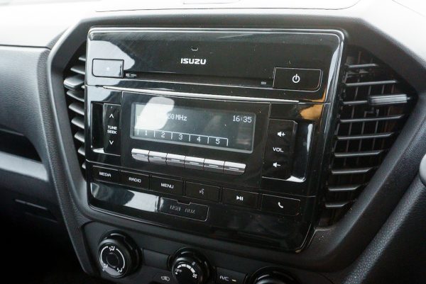 ISUZU D-MAX 1.9 S AT ปี 2021 - Image 19