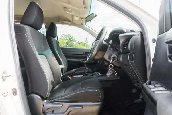 TOYOTA REVO 2.4 CAB4 Z EDITION J PLUS MT ปี2020 - Image 11