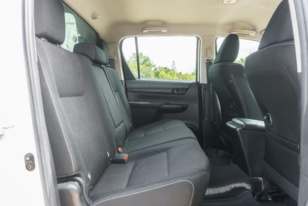 TOYOTA REVO 2.4 CAB4 Z EDITION J PLUS MT ปี2020 - Image 12