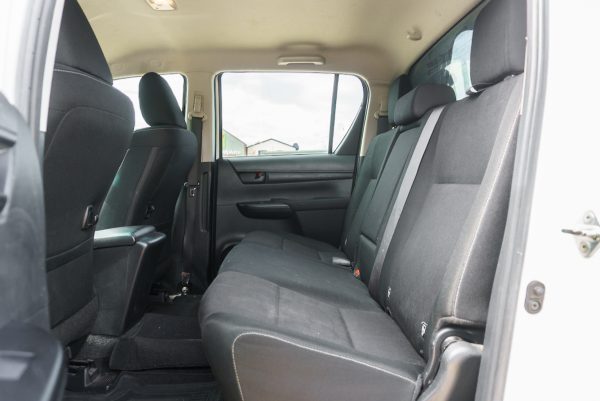 TOYOTA REVO 2.4 CAB4 Z EDITION J PLUS MT ปี2020 - Image 13