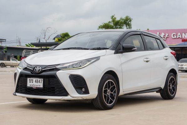 TOYOTA YARIS 1.2 SPORT PREMIUM (TWO-TONE) AT 2021 จด 2022 - Image 3