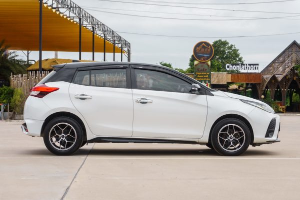 TOYOTA YARIS 1.2 SPORT PREMIUM (TWO-TONE) AT 2021 จด 2022 - Image 6