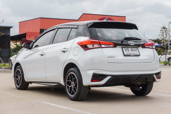 TOYOTA YARIS 1.2 SPORT PREMIUM (TWO-TONE) AT 2021 จด 2022 - Image 8