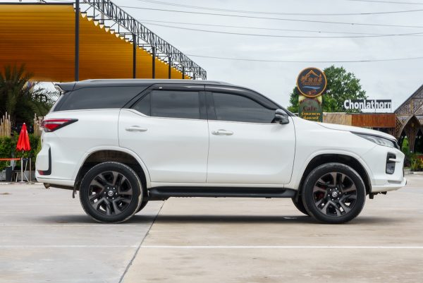 TOYOTA FORTUNER 2.8 GR SPORT 4WD AT ปี 2022 - Image 6