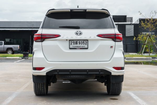 TOYOTA FORTUNER 2.8 GR SPORT 4WD AT ปี 2022 - Image 9