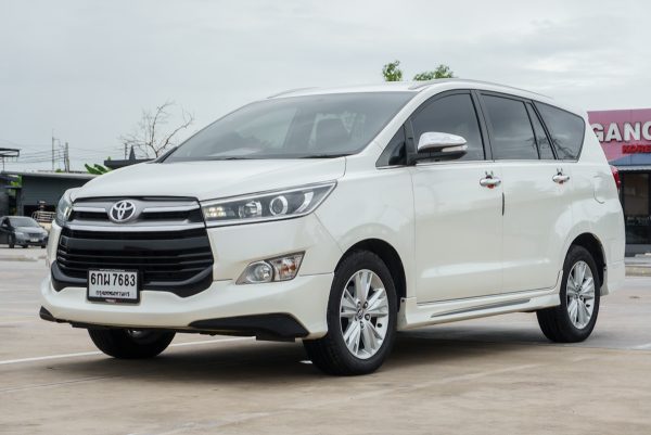 TOYOTA INNOVA 2.8 CRYSTA V AT 2017 - Image 3