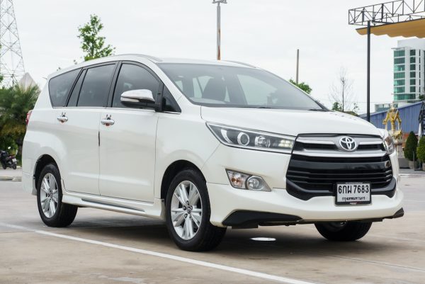 TOYOTA INNOVA 2.8 CRYSTA V AT 2017 - Image 5
