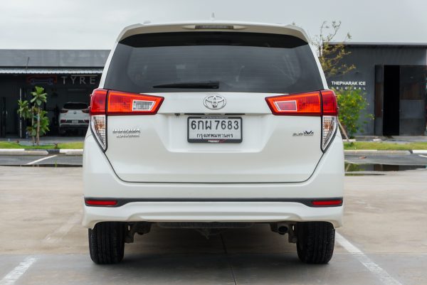 TOYOTA INNOVA 2.8 CRYSTA V AT 2017 - Image 9