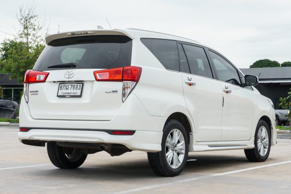 TOYOTA INNOVA 2.8 CRYSTA V AT 2017 - Image 10