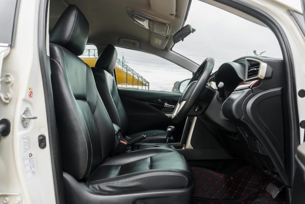 TOYOTA INNOVA 2.8 CRYSTA V AT 2017 - Image 11