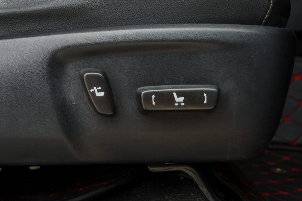 TOYOTA INNOVA 2.8 CRYSTA V AT 2017 - Image 12