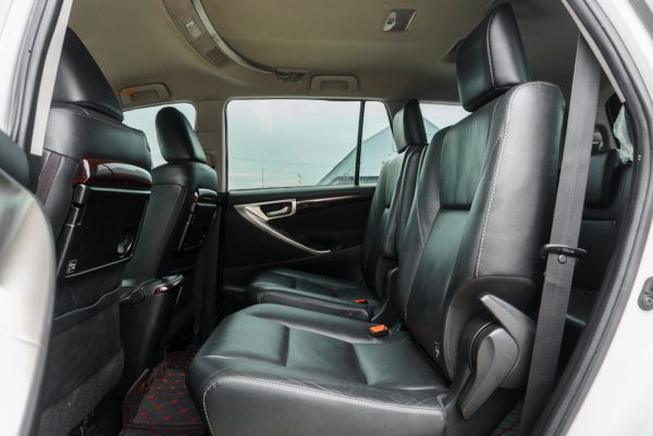 TOYOTA INNOVA 2.8 CRYSTA V AT 2017 - Image 18