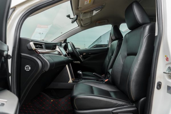 TOYOTA INNOVA 2.8 CRYSTA V AT 2017 - Image 19
