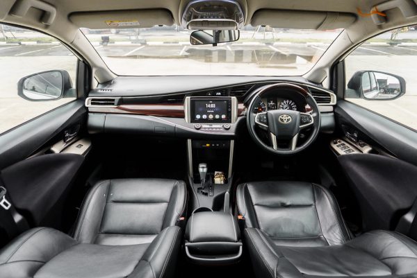 TOYOTA INNOVA 2.8 CRYSTA V AT 2017 - Image 20