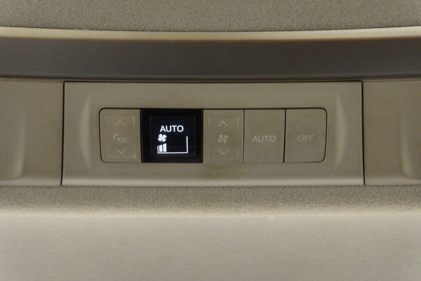 TOYOTA INNOVA 2.8 CRYSTA V AT 2017 - Image 22