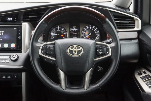 TOYOTA INNOVA 2.8 CRYSTA V AT 2017 - Image 25