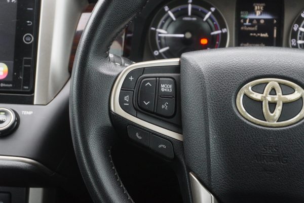 TOYOTA INNOVA 2.8 CRYSTA V AT 2017 - Image 26