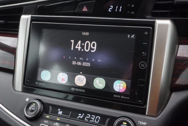 TOYOTA INNOVA 2.8 CRYSTA V AT 2017 - Image 31