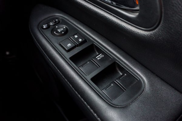 HONDA HR-V 1.8 E AT ปี 2015 - Image 20
