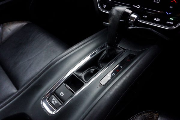 HONDA HR-V 1.8 E AT ปี 2015 - Image 26