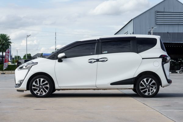 TOYOTA SIENTA 1.5 V ปี2018 - Image 7