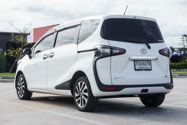 TOYOTA SIENTA 1.5 V ปี2018 - Image 8