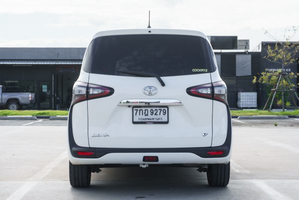 TOYOTA SIENTA 1.5 V ปี2018 - Image 9