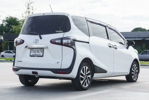 TOYOTA SIENTA 1.5 V ปี2018 - Image 10