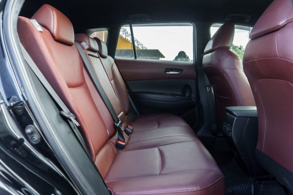 TOYOTA COROLLA CROSS 1.8 HYBRID PREMIUM ปี2021 - Image 12
