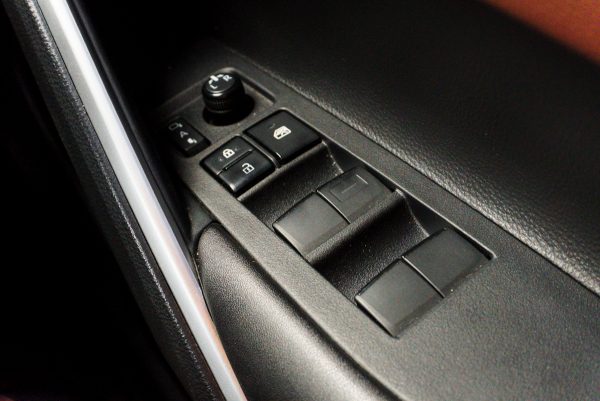 TOYOTA COROLLA CROSS 1.8 HYBRID PREMIUM ปี2021 - Image 21