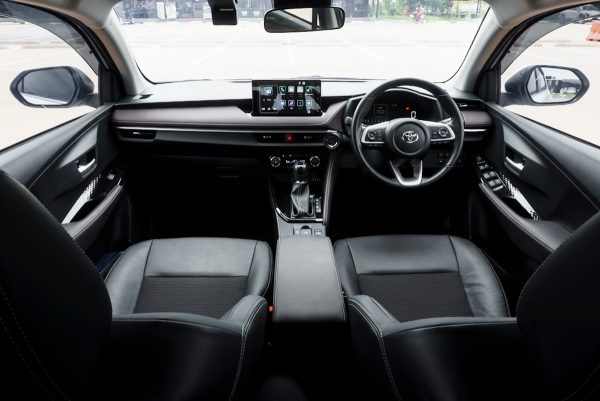 TOYOTA YARIS ATIV 1.2 PREMIUM AT ปี 2023 - Image 15
