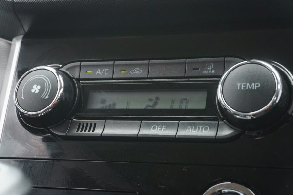 TOYOTA VELOZ 1.5 PREMIUM 2023 - Image 22