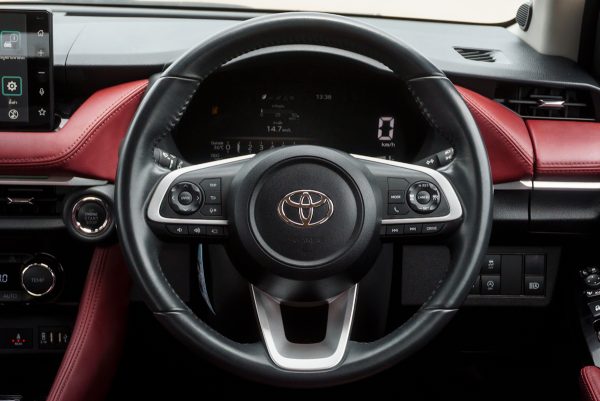 TOYOTA YARIS ATIV 1.2 PREMIUM LUXURY 2022 - Image 16