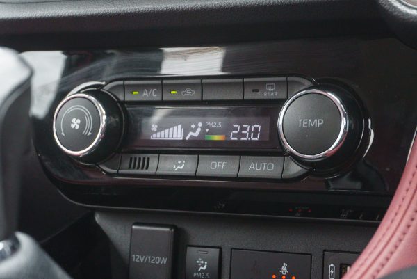 TOYOTA YARIS ATIV 1.2 PREMIUM LUXURY 2022 - Image 21