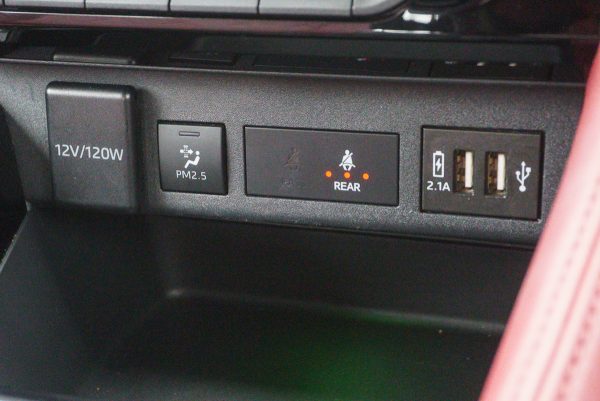 TOYOTA YARIS ATIV 1.2 PREMIUM LUXURY 2022 - Image 28
