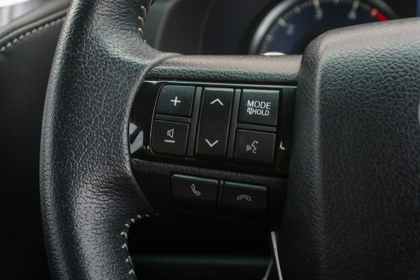 TOYOTA FORTUNER 2.4 V 2021 - Image 18