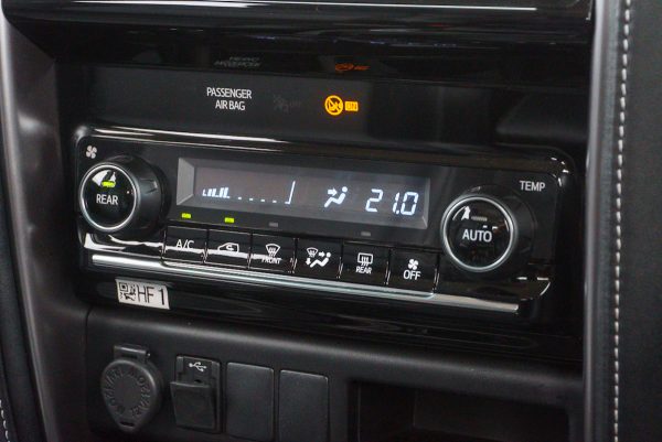 TOYOTA FORTUNER 2.4 V 2021 - Image 21
